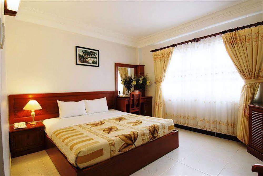 Khách sạn C Central Hotel Bui Vien 3*