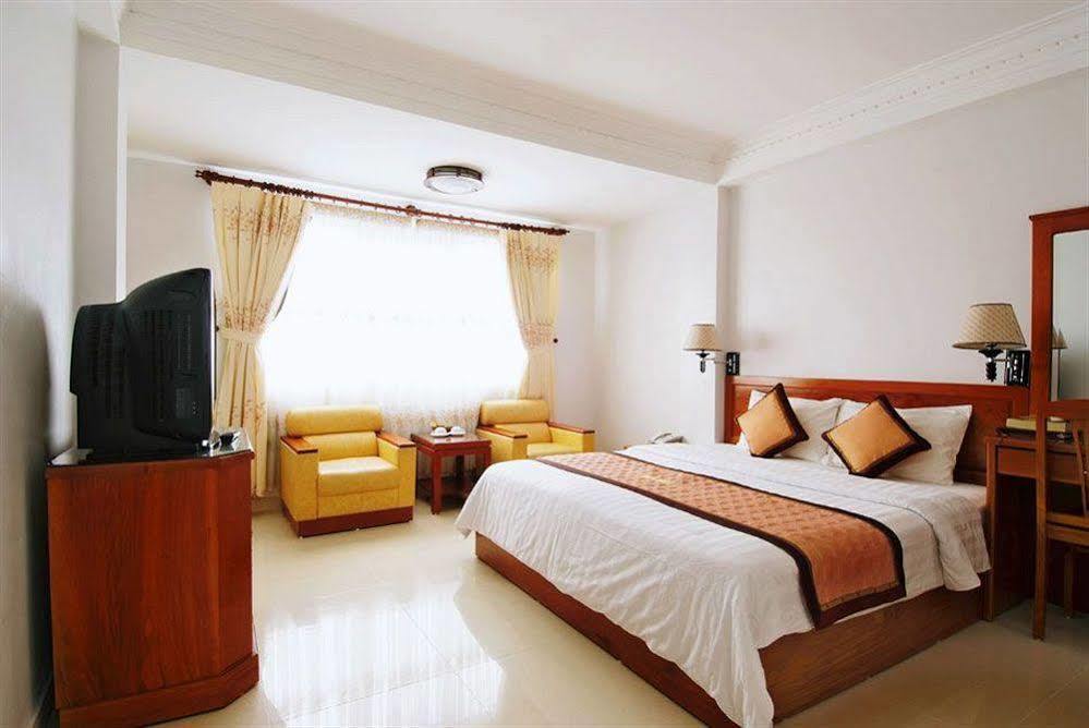 Khách sạn C Central Hotel Bui Vien 3*